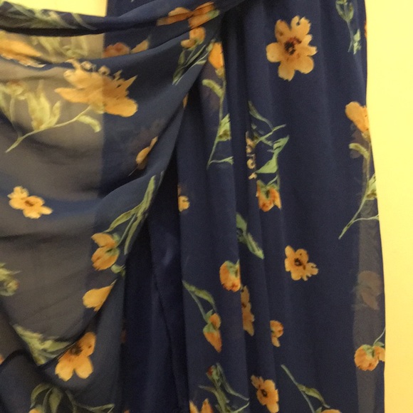 🌸2/$15 Floral maxi dress - Picture 2 of 5